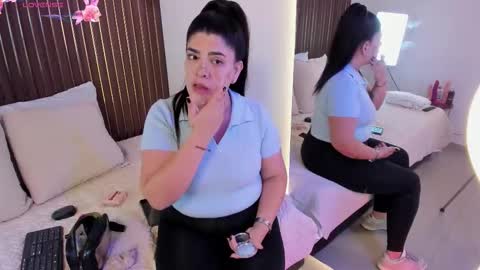 Snapshot of roxie_ns chatting on 10.18.25 Roxie online show from 10.18.25