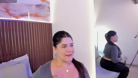 Snapshot of roxie_ns chatting on 11.24.25 Roxie online show from 11.24.25