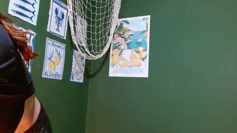 Snapshot of roxiehood chatting on 10.03.25 Roxie online show from 10.03.25