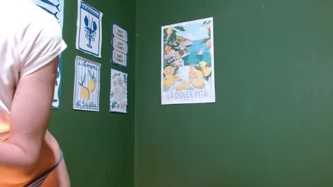 Snapshot of roxiehood chatting on 10.27.25 Roxie online show from 10.27.25