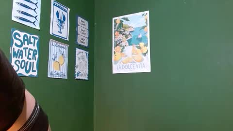 Snapshot of roxiehood chatting on 10.31.25 Roxie online show from 10.31.25