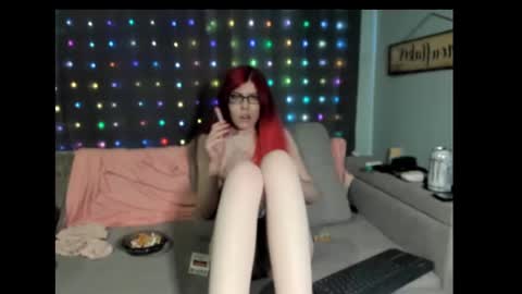 Snapshot of roxihazeleyes chatting on 02.16.25 roxihazeleyes online show from 02.16.25