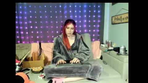 Snapshot of roxihazeleyes chatting on 02.24.25 roxihazeleyes online show from 02.24.25