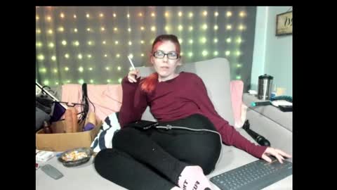 Snapshot of roxihazeleyes chatting on 02.25.25 roxihazeleyes online show from 02.25.25