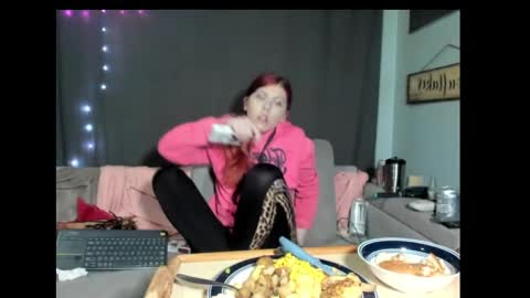 Snapshot of roxihazeleyes chatting on 03.02.25 roxihazeleyes online show from 03.02.25