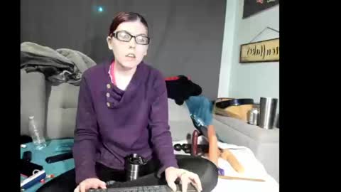 Snapshot of roxihazeleyes chatting on 09.09.25 roxihazeleyes online show from 09.09.25