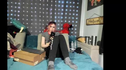 Snapshot of roxihazeleyes chatting on 09.12.25 roxihazeleyes online show from 09.12.25