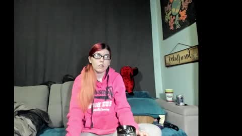 Snapshot of roxihazeleyes chatting on 09.17.25 roxihazeleyes online show from 09.17.25