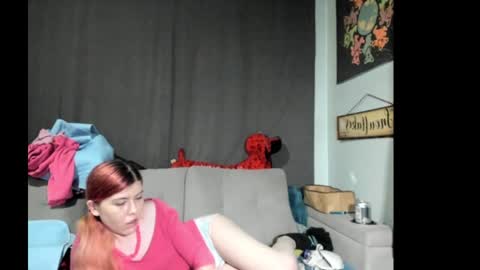 Snapshot of roxihazeleyes chatting on 09.25.25 roxihazeleyes online show from 09.25.25