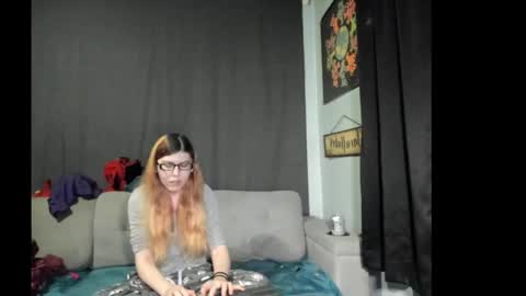 Snapshot of roxihazeleyes chatting on 11.07.25 roxihazeleyes online show from 11.07.25