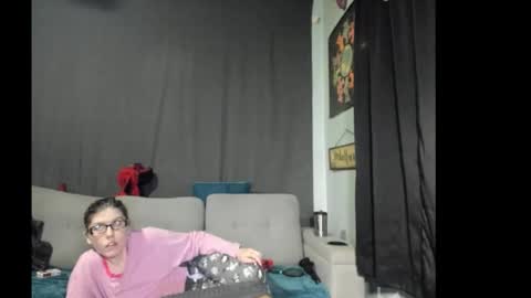 Snapshot of roxihazeleyes chatting on 11.15.25 roxihazeleyes online show from 11.15.25