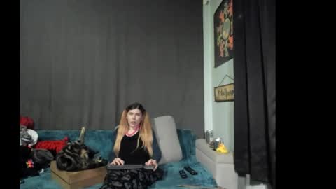 Snapshot of roxihazeleyes chatting on 11.26.25 roxihazeleyes online show from 11.26.25