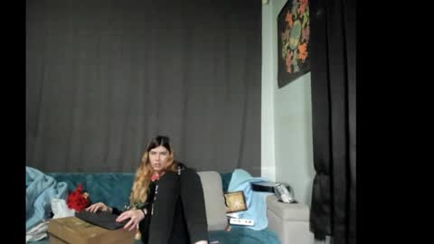 roxihazeleyes online show from 12.15.25