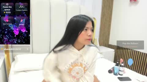 Roxy online show from 04.17.26