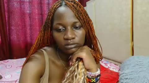 Snapshot of roxy_heather chatting on 04.10.26 Roxy online show from 04.10.26