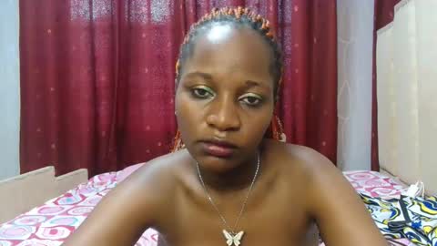 Snapshot of roxy_heather chatting on 04.15.26 Roxy online show from 04.15.26