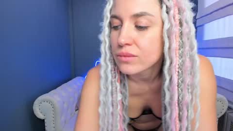 Snapshot of roxy_mars chatting on 12.22.24 Roxy online show from 12.22.24