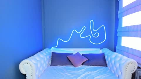 Snapshot of roxy_mars chatting on 01.10.25 Roxy online show from 01.10.25