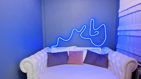 Snapshot of roxy_mars chatting on 02.05.25 Roxy online show from 02.05.25