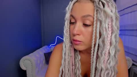 Snapshot of roxy_mars chatting on 03.08.25 Roxy online show from 03.08.25