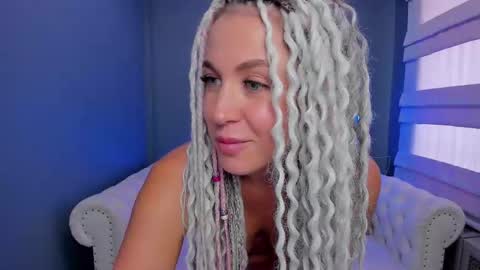 Snapshot of roxy_mars chatting on 03.10.25 Roxy online show from 03.10.25