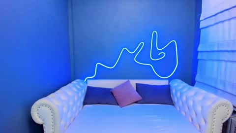 Snapshot of roxy_mars chatting on 09.19.25 Roxy online show from 09.19.25