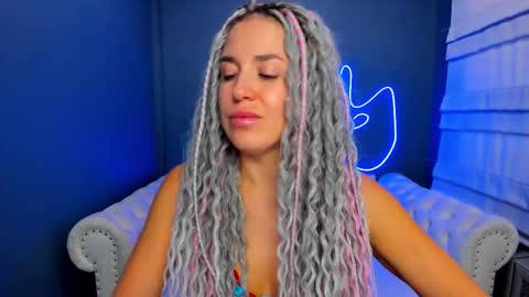 Snapshot of roxy_mars chatting on 09.25.25 Roxy online show from 09.25.25