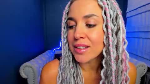 Snapshot of roxy_mars chatting on 10.17.25 Roxy online show from 10.17.25