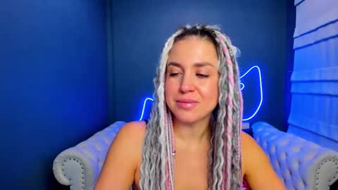 Snapshot of roxy_mars chatting on 12.01.25 Roxy online show from 12.01.25