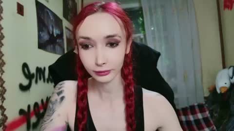 Snapshot of roxy_silver chatting on 06.17.26 Roxy online show from 06.17.26