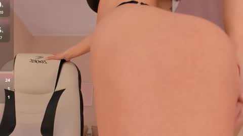 Roxy follow me online show from 11.23.25