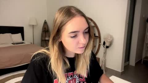 Roxy online show from 03.24.26