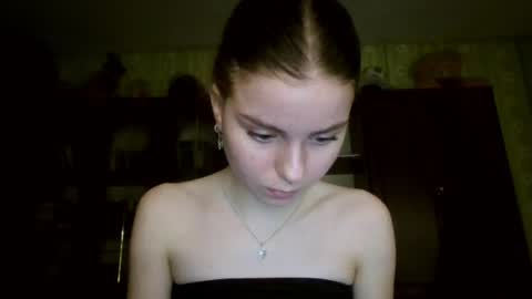 Snapshot of royalvelour chatting on 06.24.26 royalvelour online show from 06.24.26