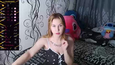 Snapshot of royangela chatting on 09.30.25 angela online show from 09.30.25