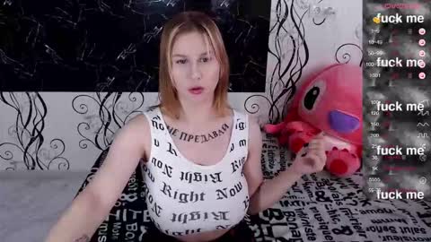 Snapshot of royangela chatting on 10.08.25 angela online show from 10.08.25