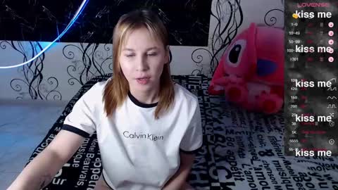 Snapshot of royangela chatting on 10.13.25 angela online show from 10.13.25