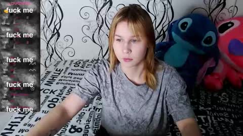 Snapshot of royangela chatting on 10.23.25 angela online show from 10.23.25