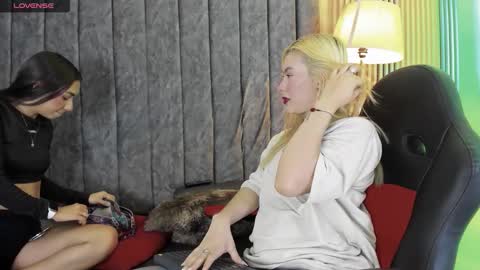 Snapshot of rubby_lux chatting on 11.20.25 rubby_lux online show from 11.20.25