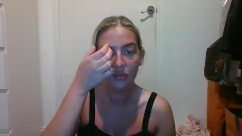 Snapshot of rubyredxxxoxxx chatting on 12.27.24 rubyredxxxoxxx online show from 12.27.24