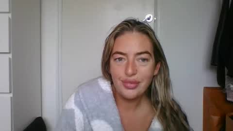 Snapshot of rubyredxxxoxxx chatting on 10.18.25 rubyredxxxoxxx online show from 10.18.25