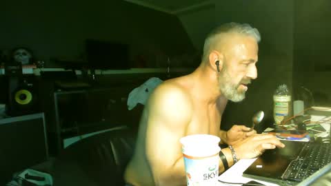 Chico que rico Caliente online show from 04.09.26