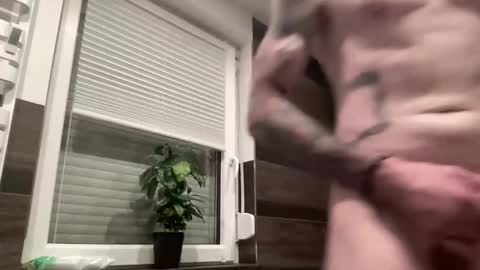 Snapshot of runxx96355 chatting on 12.15.25 run online show from 12.15.25