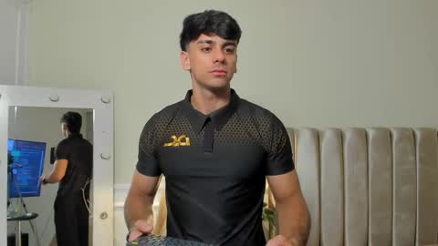 Snapshot of russ_w8 chatting on 09.19.25 Russ online show from 09.19.25