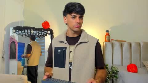 Snapshot of russ_w8 chatting on 10.06.25 Russ online show from 10.06.25