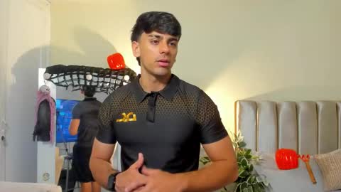 Snapshot of russ_w8 chatting on 10.08.25 Russ online show from 10.08.25