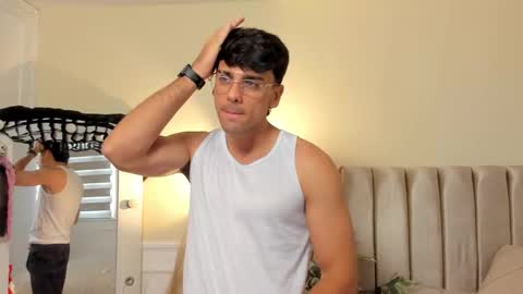 Snapshot of russ_w8 chatting on 10.10.25 Russ online show from 10.10.25