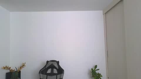  R U S S E L L  online show from 09.23.25