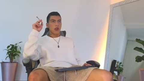  R U S S E L L  online show from 10.05.25