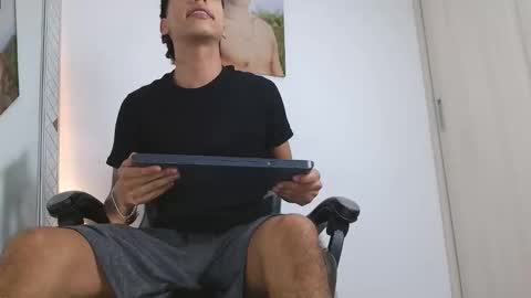 Snapshot of russell_adams_ chatting on 02.20.26 R U S S E L L online show from 02.20.26