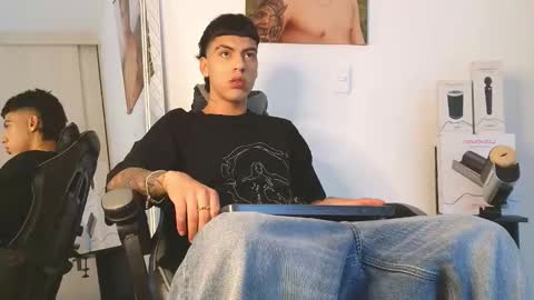 Snapshot of russell_adams_ chatting on 03.02.26 R U S S E L L online show from 03.02.26